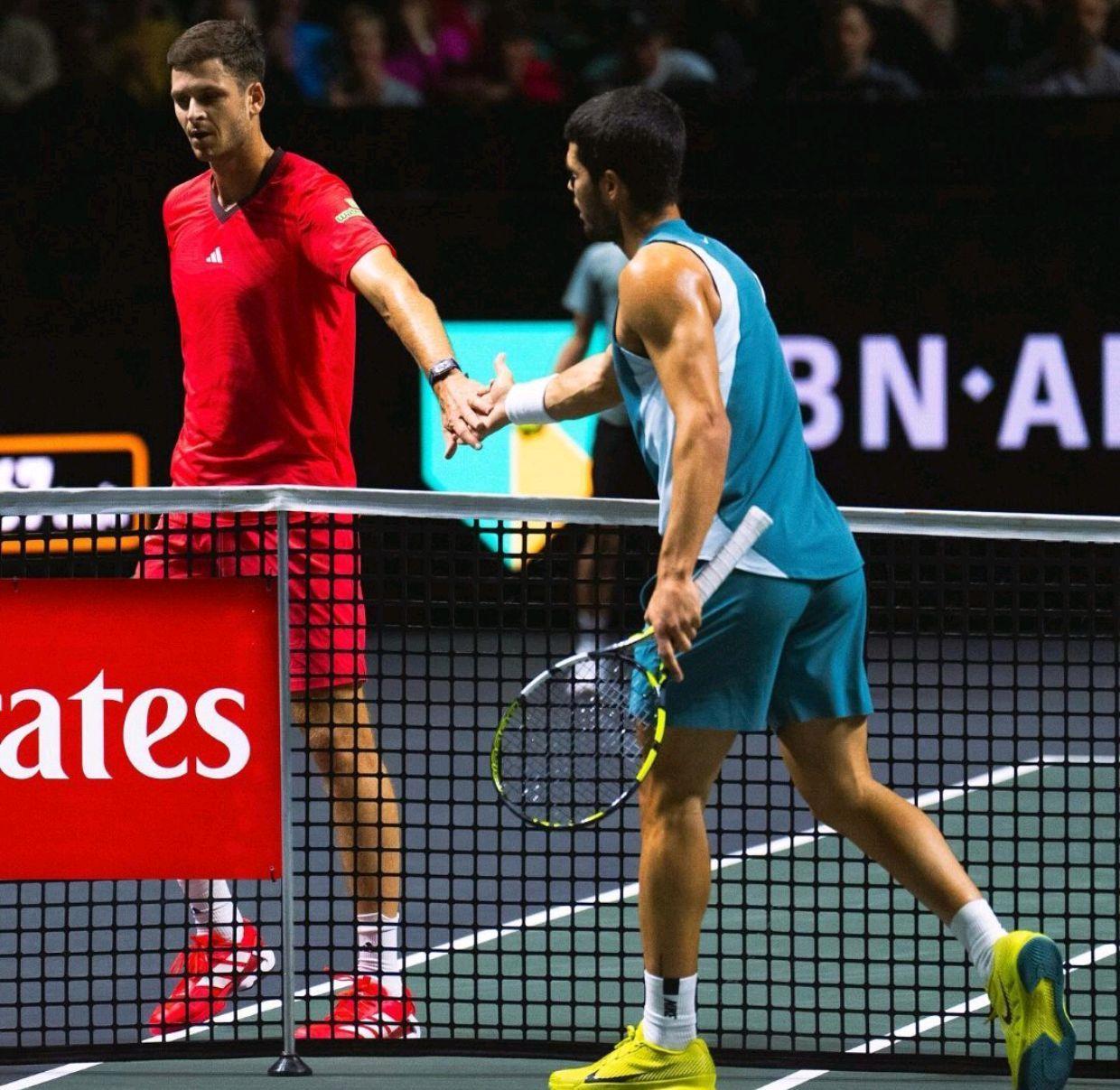 开云体育官网-包含重要助攻引发热议！，阿扎伦卡在德国队比赛中重返赛场全场沸腾不已的词条-开云体育官网